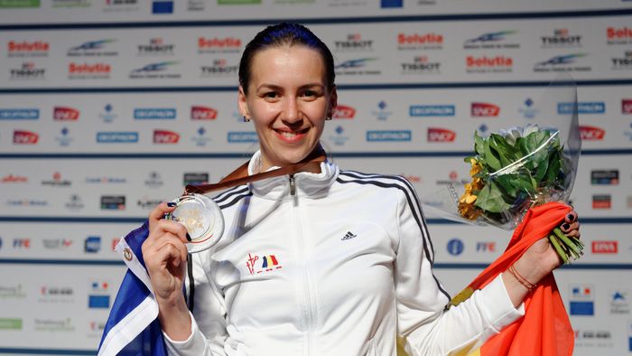 INTERVIU | Simona Gherman, după bronzul de la CE : "Nu mă mai arunc de la prima tușă. Tânjesc după o medalie olimpică"