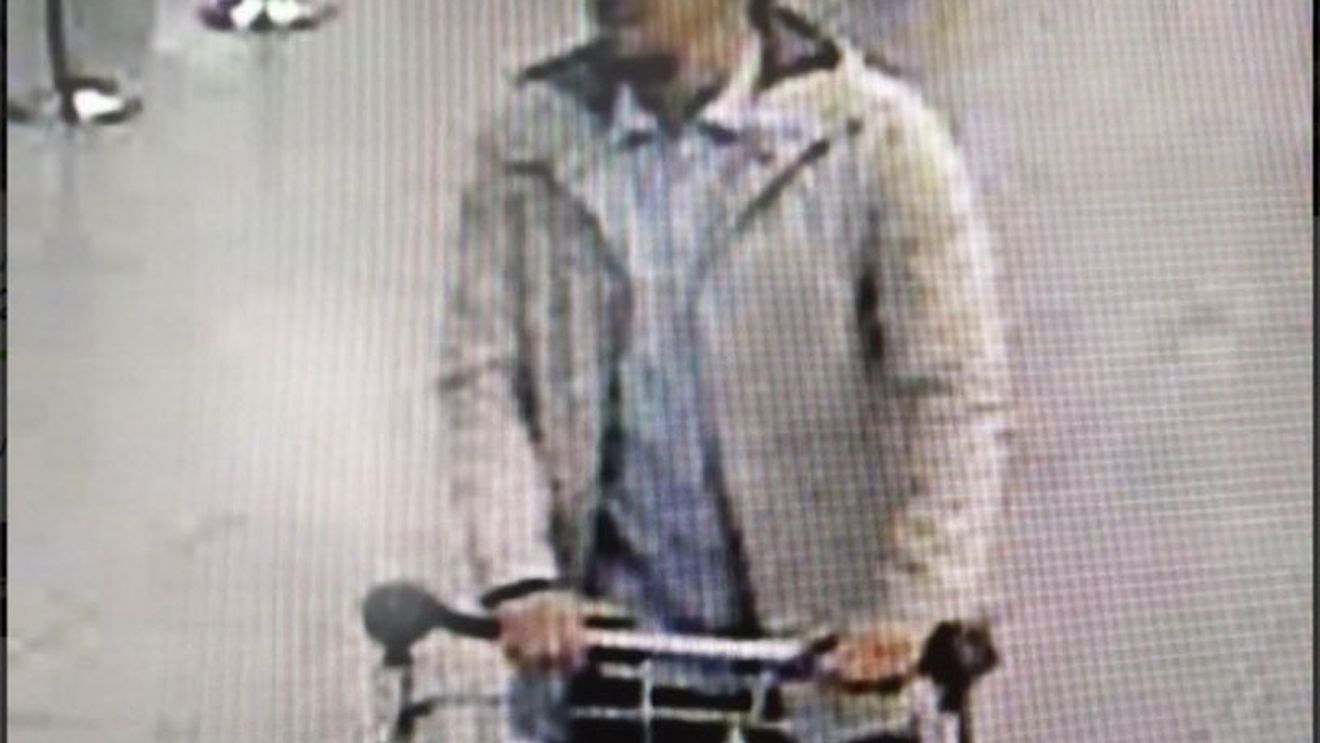 Al treilea atentator de pe aeroportul din Bruxelles a călătorit anul trecut în Anglia și a fotografiat un stadion de fotbal