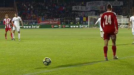 S-au inflamat spiritele la Brașov. FOTO | Crainicul stadionului a anunțat echipa lui Sepsi în limba maghiară, fanii FCSB-ului au reacționat imediat: "Pentru voi 'acasă' nu e România!" Răspunsul gazdelor