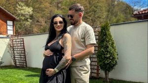 Campioana mondială, care a lucrat ca manichiuristă, a devenit mamă! Fosta gimnastă Ana Porgras a născut: prima imagine cu fiul Vladimir