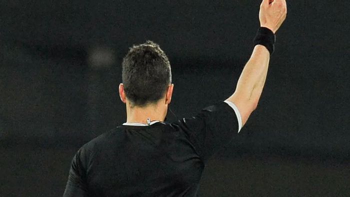 Un fotbalist din Liga 1 le declară război arbitrilor: „Nu mai lupt 100% pentru minge! Intrăm pe gazon cu ideea că jucăm și împotriva lor”