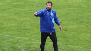 Croitoru n-a avut foarfecă pentru Craiova. "Am încercat asta, dar n-am reușit". De ce face antrenorul Botoșaniului notă discordantă față de "clubul" tehicienilor plângăcioși