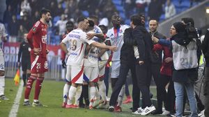 Mega-scandal înainte de FCSB - Lyon. Antrenorul portughez a sărit să-l bată pe arbitru, la finalul derby-ului: „Ne cerem scuze”