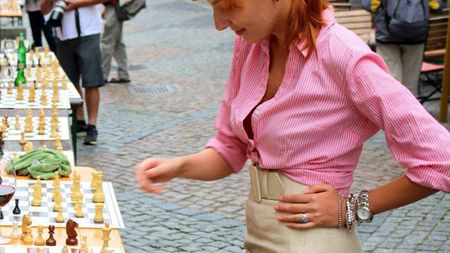 INTERVIU EXCLUSIV | Irina Bulmaga, cea mai bună șahistă din țară: "Poate că sună ciudat, dar în România mă simt liberă!" Marea maestră s-a născut în Moldova, însă aduce glorie României după ce a făcut o mutare curajoasă