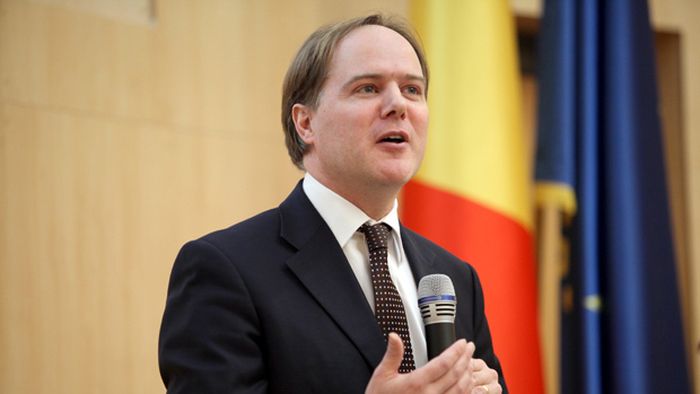 Ambasadorul Marii Britanii la București, Martin Harris:** "Am aflat în avion rezultatul la Steaua-Chelsea, iar pilotul s-a străduit să țină cursul aeronavei"