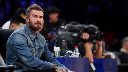 Cum arată David Beckham lângă Yao Ming, gigantul de 2,32 metri