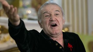 Gigi Becali l-a făcut praf pe Târnovanu: „Dacă stai în poartă la «meșcherie», iei golul, mă!”