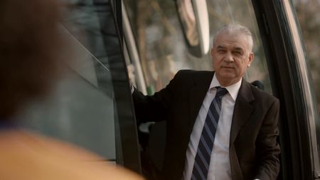 VIDEO | Acum 20 de ani era un tabu: Iordănescu i-a luat pe fani în autocarul naționalei. Superstițiile din trecut ale selecționerului, dezvăluite: "Dacă dădea cu spatele, era belea mare. Meciul era ca și pierdut"