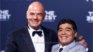 "Acum e oficial, pot să lucrez pentru o FIFA curată și transparentă!" Diego Maradona, desemnat ambasador al forului internațional