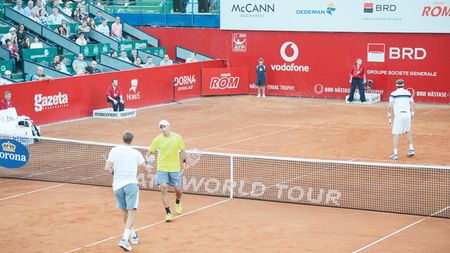 Frate-frate, dar...** Tecău și Mîrnîi s-au calificat în semifinale la București, după ce au trecut de Hănescu/Muller