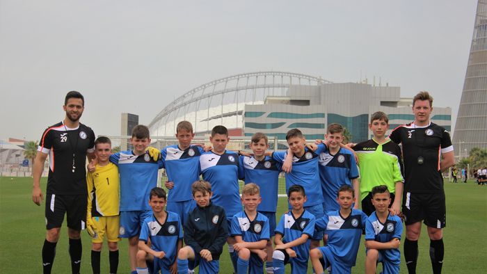 O academie românească de fotbal va avea propria bază sportivă, la Londra. Copiii de la "AVA Football Academy London", campioni la Doha. Surpriza oferită de marele Xavi