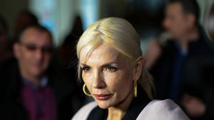 Cum au justificat judecătorii eliberarea soților Laura Vicol şi Vladimir Ciorbă, în dosarul Nordis, în care fotbalişti celebri se află printre păgubiți. Luxul afişat, strategie de marketing