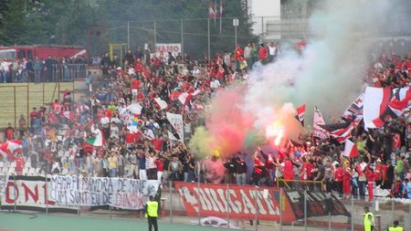 Suporterii dinamoviști răspund: "Pentru viol se merge la pușcărie...Dragomir știe de ce"