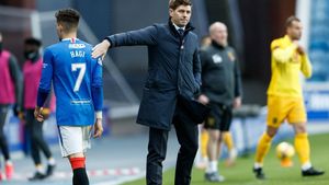 Ianis Hagi l-a aruncat pe Steven Gerrard în gura suporterilor: „Ce a făcut de a meritat asta?” Scoțienii, furioși pe antrenor după eliminarea din Europa League