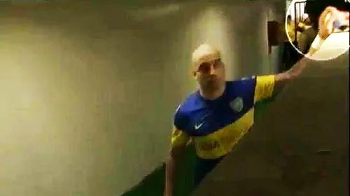 VIDEO Gest incredibil făcut de un jucător de la Boca Juniors:** a FURAT o cameră foto din mâna unui ziarist!