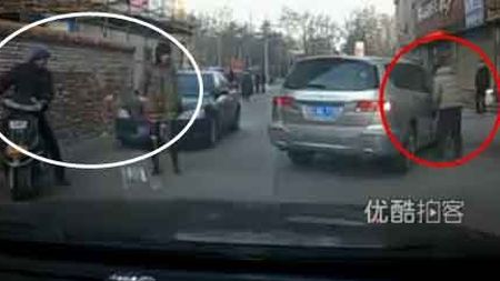 ATENȚIE, șoferi! Ultimul TRUC al hoților din trafic! Cum poți fi jefuit fără să-ți dai seama