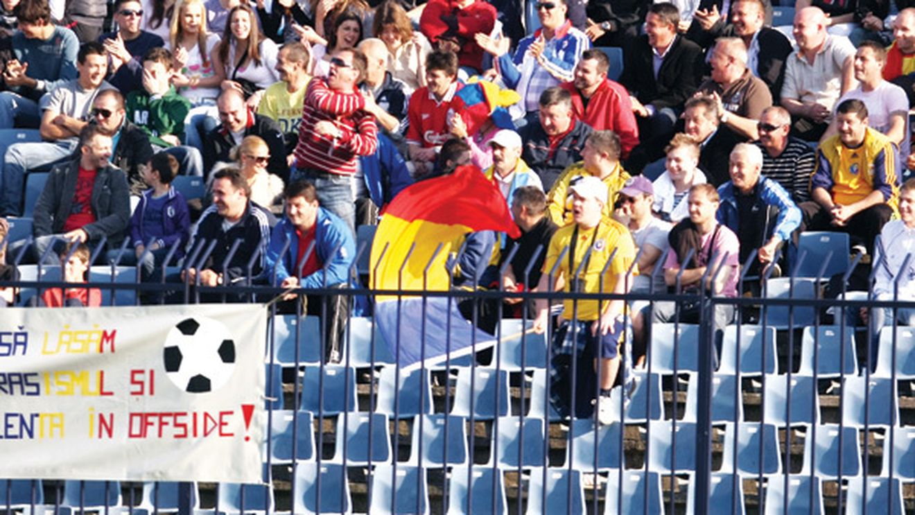 Exasperați de tactica tricolorilor,** juniorii au fost huiduiți de rude