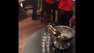 EXCLUSIV | Imagini în premieră de la petrecerea echipei de FedCup a României! Halep&Co. au făcut "baie" cu șampanie! "Ș-altă dată, ș-altă dată, o s-o facem și mai, și mai lată" a fost hitul serii