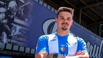 Alexandru Buziuc revine în Liga 2, dar la Corvinul, nu cu ”sora” Gloria Bistrița Năsăud, cu care tocmai promovase. ”Am doar un singur gând”