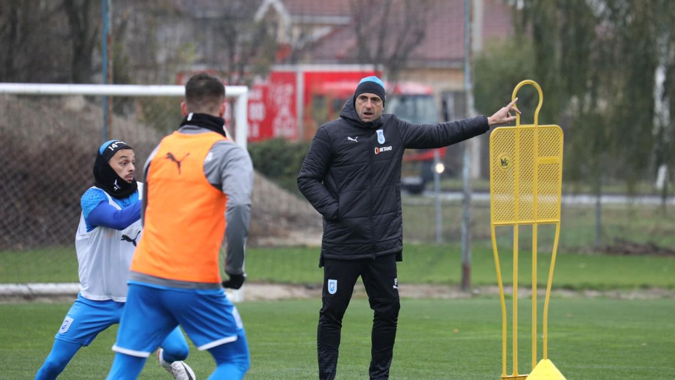 Alertă pentru fotbaliștii de la Universitatea Craiova! Anunțul lui Ivaylo Petev înainte de meciul cu Farul Constanța: „I-am adus să fie titulari"