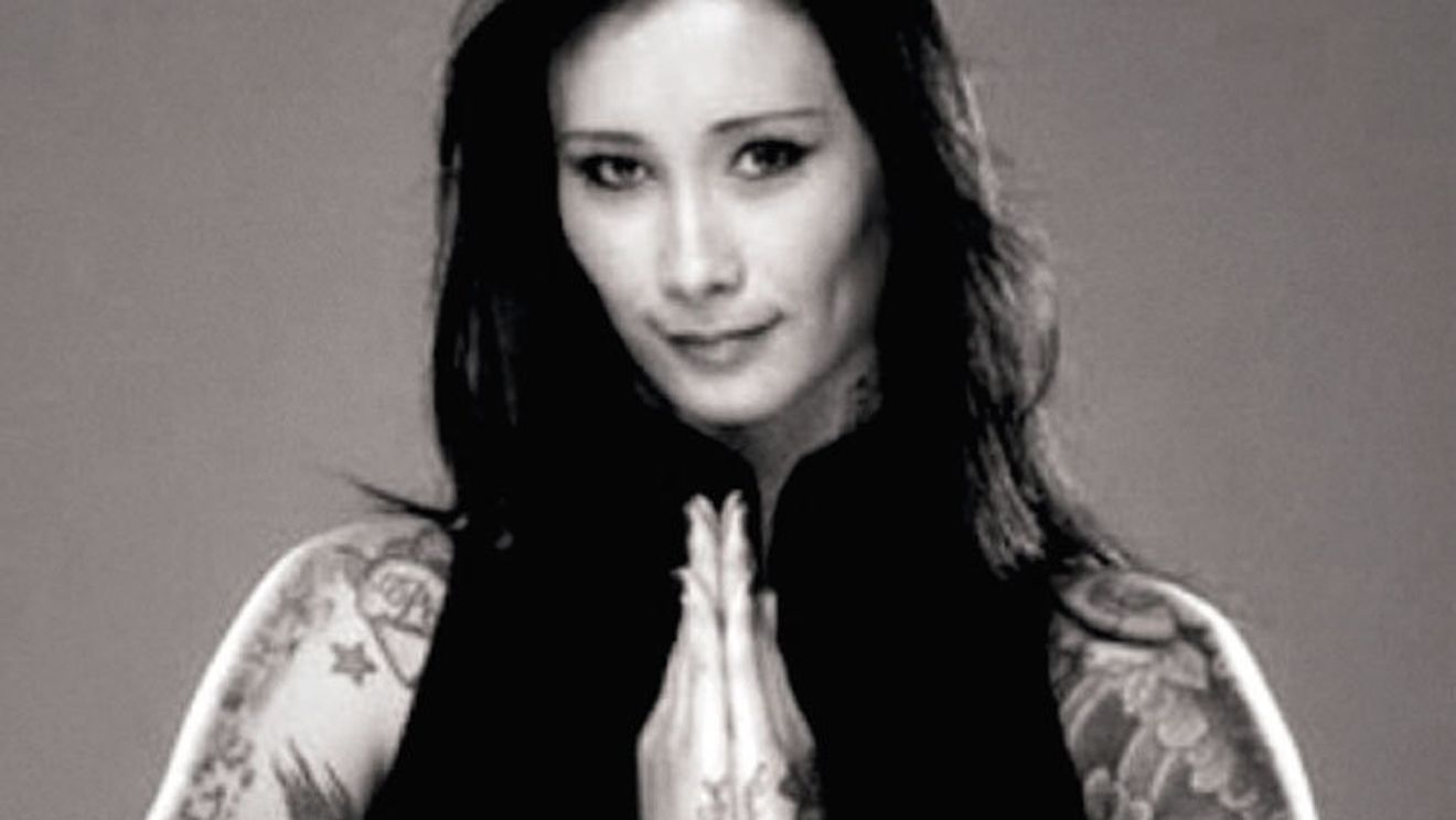 Faceți cunoștință cu Akemi Higashi, femeia care a tatuat toate starurile din prima ligă braziliană