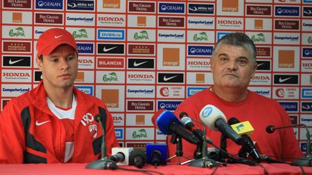 Andone: "Niculae are ofertă! E în regulă dacă va pleca și el!"** Vezi ce mesaj i-a transmis în avion lui Adrian Cristea!