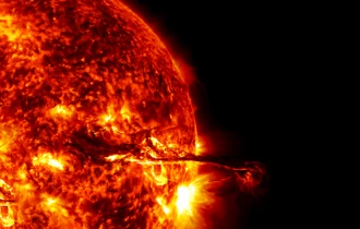 Cea mai puternică furtună solară din ultimii 20 de ani loveşte Pământul. Cum ar putea afecta telefoanele mobile şi dispozitivele GPS