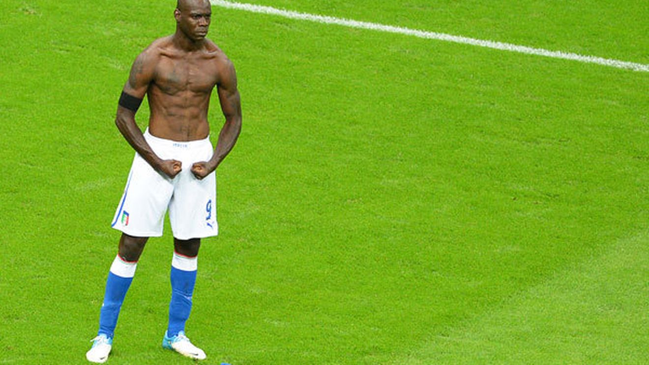 Balotelli își va încorda din nou mușchii, după ce Ibrahimovic și-a spus părere despre el:** "Doar la o echipă mediocră ca BarÃ§a ar avea loc"