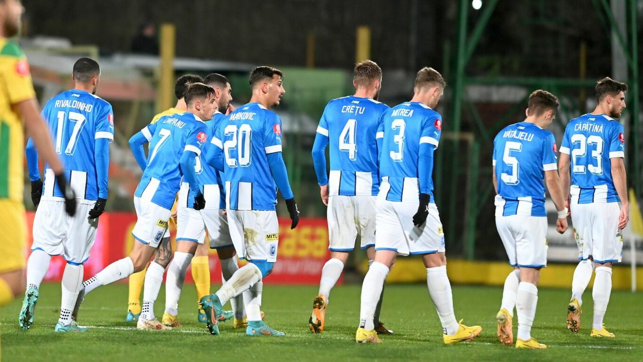 Jucătorul de la Universitatea Craiova care a stârnit crize de râs în direct: „Avea ficatul terminat, de asta l-a schimbat!”