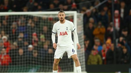 Englezii, înnebuniți de evoluția lui Radu Drăgușin în Aston Villa - Tottenham 0-4! Ce au scris imediat după meci: „Cel mai bun de pe teren”