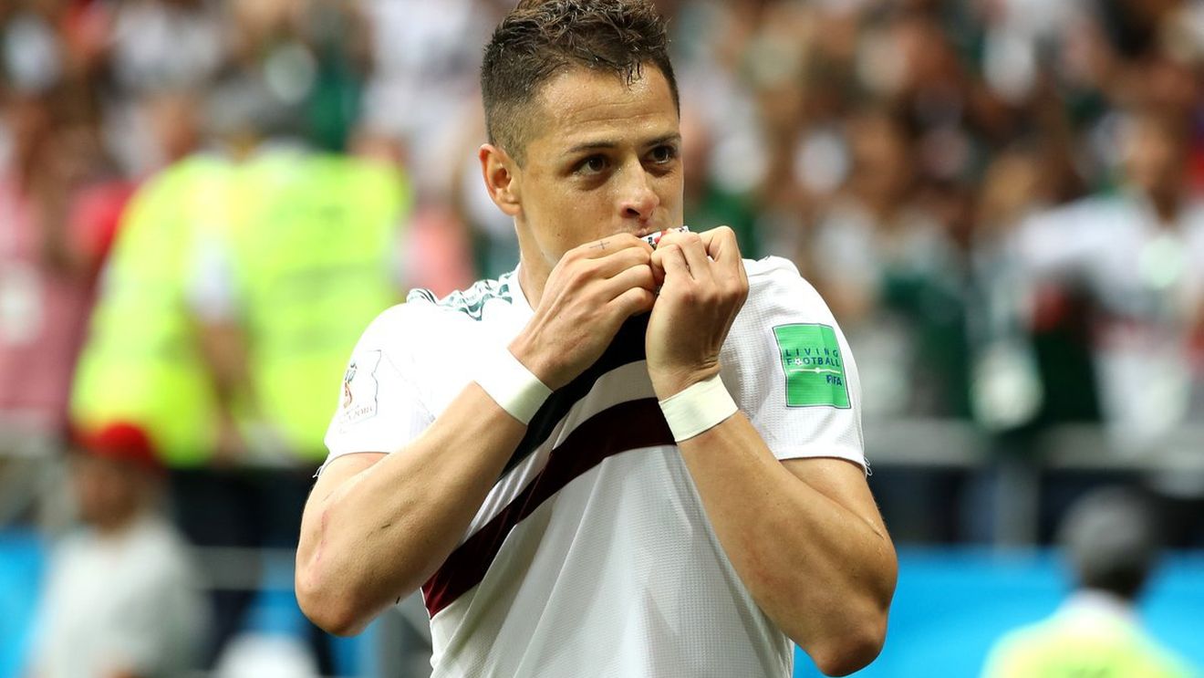 Chicharito și-a schimbat look-ul chiar înaintea meciului cu Brazilia. FOTO | Apariție extravagantă a atacantului de la West Ham