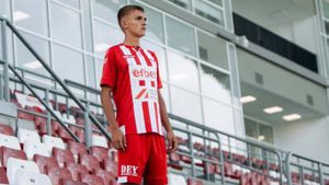 Vulturar, la despărțirea de UTA cu direcția Lecce: „Îmi doream să debutez în Liga 1, dar nu puteam rata ocazia să ajung în fotbalul italian, unul dintre preferatele mele”