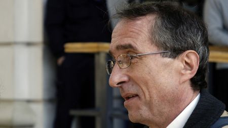 Secretele vieții lui Valentin Ceauşescu, creatorul din umbră al generației Steaua '86, câştigătoarea Cupei Campionilor Europeni. A iubit pe cine nu trebuia, a refuzat un bodyguard personal şi  Securitatea îi asculta telefoanele