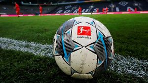 A fost lansată oficial echipa sezonului din Bundesliga! Robert Lewandowski este unul dintre cei mai puternici atacanți din FIFA 20 la ora actuală
