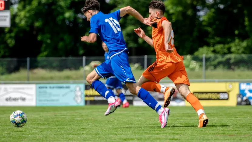 Bancul zilei. ''Oare nu este păcat că fiul meu joacă fotbal duminica?”