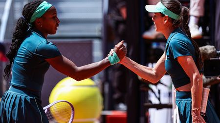 TENIS A vomitat în timpul meciului cu Sorana Cîrstea și crede că are același virus care a lovit-o și pe Iga Swiatek