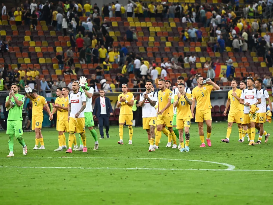 Ianis Hagi nu a mers să salute galeria împreună cu restul grupului, ci a făcut-o singur, imediat după fluierul final