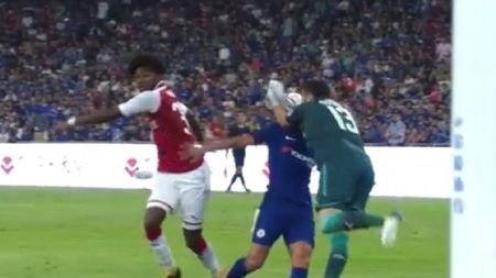 De ce un Chelsea - Arsenal nu poate fi niciodată "amical". VIDEO | Pedro, făcut K.O. de Ospina în partida de la Beijing