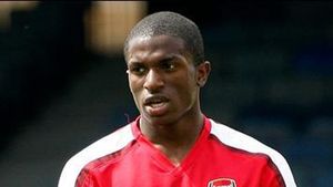 VIDEO - Rapid a transferat un jucător care a fost șase ani la Arsenal Londra