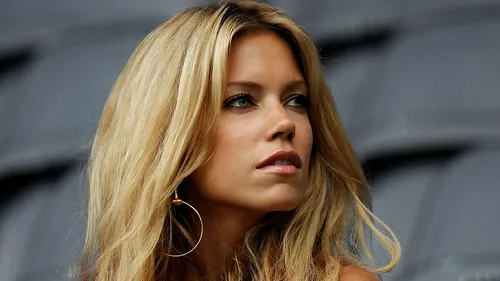 FOTO** Englezii au decis: Sylvie van der Vaart, cea mai sexy WAG