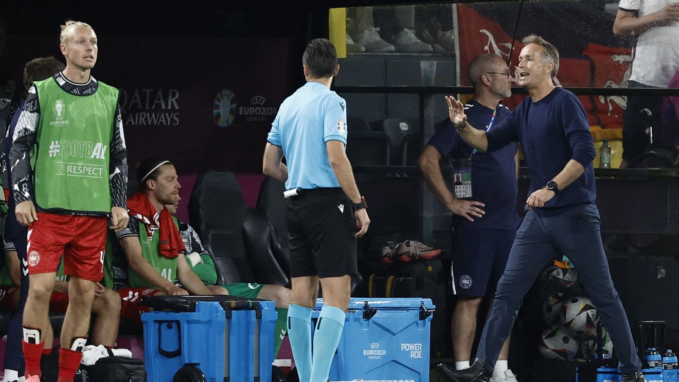 Selecționerul danez nu s-a mai putut abține și imediat după meciul cu Germania s-a dus peste arbitri! Apoi, a venit la conferință și a răbufnit: e scandal monstru la EURO!