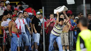 Fani căsăpiți?** Poliția neagă bătăile dintre steliști și dinamoviști!