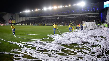 Și-au pătat ONOAREA!** Un stadion întreg a rămas fără cuvinte la gestul galeriei "lupilor". MOMENTUL NEGRU de la Petrolul - Dinamo