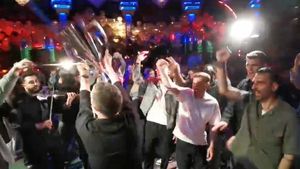 Imagini spectaculoase de la petrecerea FCSB dintr-un club de fițe din București! Manele, delicatese culinare și băuturi fine pentru campionii României. Foto&Video