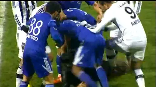 VIDEO Barbarie la derby-ul ultimei etape din Turcia! Un suporter, călcat pe cap de un fotbalist după ce a pătruns pe teren