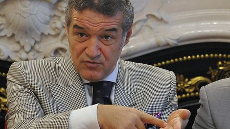 Becali către Băcilă: "Dacă nu îți prelungești contractul cu Pandurii, vii la Steaua"** Răspunsul fotbalistului l-a "uns" pe suflet