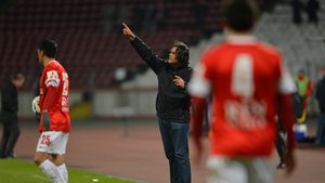 Încă o echipă din Liga 1 are probleme: riscă să nu ia licența din cauza fostului antrenor!** "Vreau să-mi recuperez cei 13.000 de euro!"

