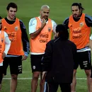 A făcut o avere de milioane de euro din fotbal, dar acum cântă pe străzi. Şi-a luat chitara şi face totul din plăcere
