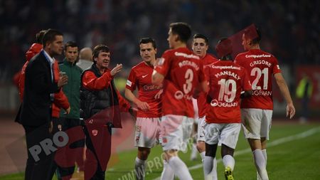 "Câinii" râd de Chirilă: "Dacă-i dăm 1,5 milioane de euro, poate vine antrenor!"