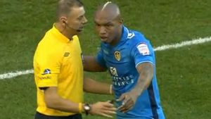 VIDEO Huliganii englezi nu se sperie de nimic!** Fanii lui Millwall, filmați cu camera ascunsă în timp ce-l abuzau rasial pe Diouf: "În 35 de ani nu am văzut așa ceva"